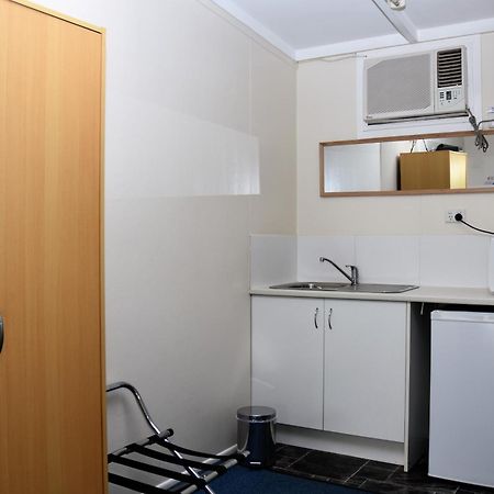Chinchilla Motel Rum bild